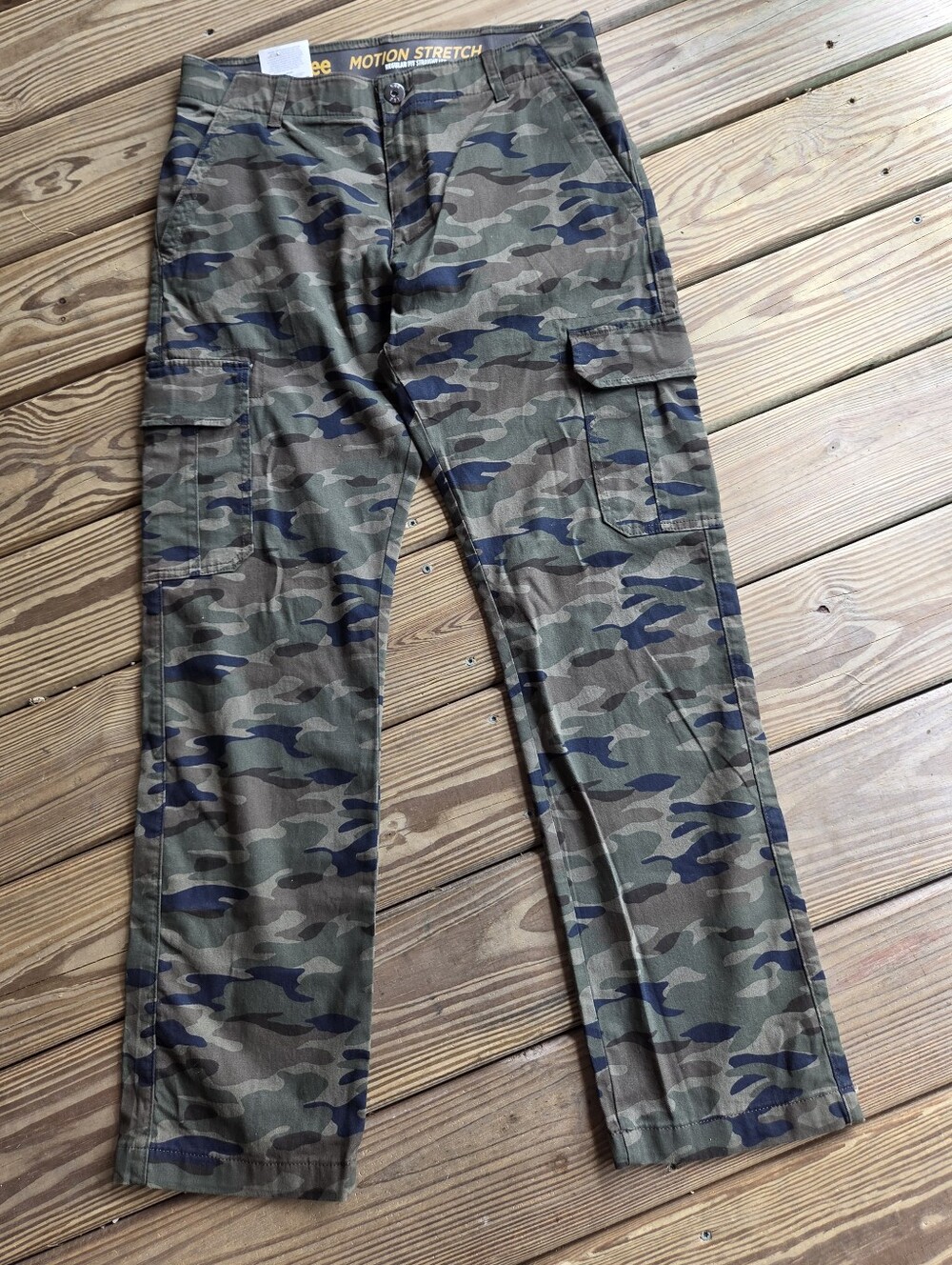 NWT Lee Men's Motion Stretch Cargo PantsSize: 32x32